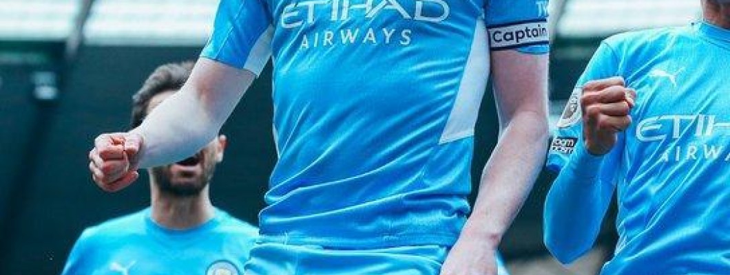 Corrida pelo título entre Manchester City e Liverpool termina em média